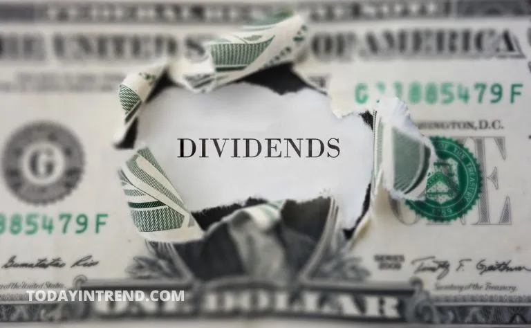 Calendar and stock chart illustrating dividend dates